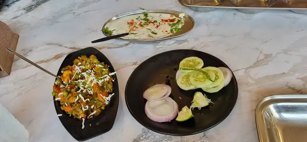 Lezzetli Asya yemeklerinin yakın görüntüsü