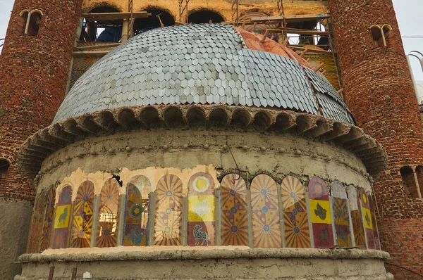 stock image Mejorada del Campo, Spain - December 3, 2012: Exterior view of Justo Gallego's unfinished cathedral, undergoing restoration with wooden scaffolding and colorful stained glass windows