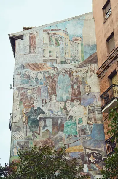 18-11-2012 Madrid, İspanya - Büyüleyici, canlı bir duvar resmi Madrid sokaklarının cazibesini artırıyor