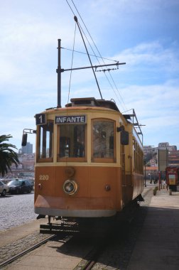 19-02-2014 Porto, Portekiz - Porto 'nun ünlü ve tarihi tramvayı tüm klasik cazibesiyle yakalandı