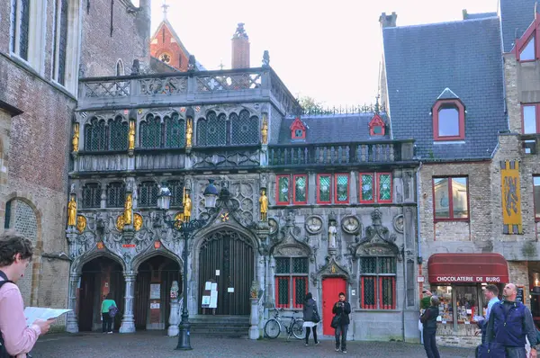 30-10-2014 Brüksel, Belçika - Bruges Basilica of the Holy Blood 'ın ana girişi,