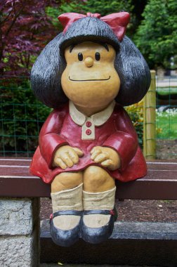 Oviedo, İspanya 26-05-2016 - Oviedos şehir parkındaki bankında oturan Mafaldas 'ın yüzünün detaylı görüntüsü.