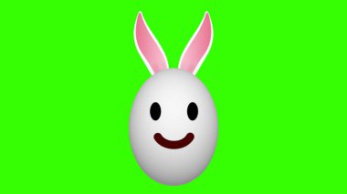Yeşil ekranda gülümseyen paskalya yumurtası. Paskalya bayramı kutlaması konsepti.