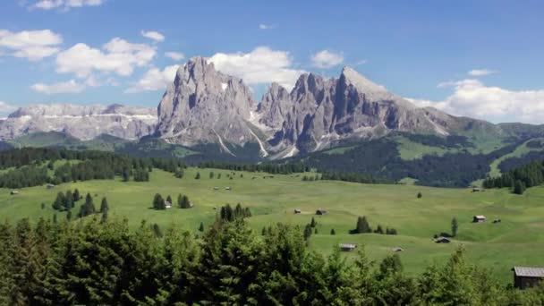 Letecký Pohled Alpskou Louku Seiser Alm Létě Pohoří Dolomiti Itálie — Stock video