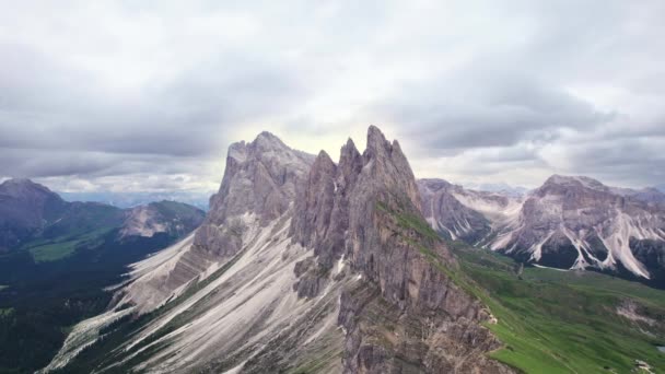 Vista Aérea Pico Montanha Seceda Dolomites Tirol Sul Itália — Vídeo de Stock