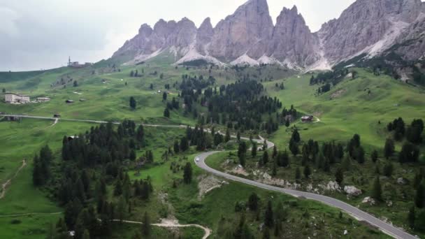Vista Panorámica Aérea Del Pueblo Montaña Kolfuschg Dolomites Italia — Vídeo de stock