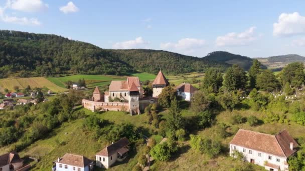 Luftaufnahme Der Befestigten Kirche Alma Vii Sommer Siebenbürgen Rumänien — Stockvideo