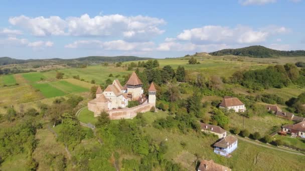 Luftaufnahme Der Sächsischen Wehrkirche Alma Vii Siebenbürgen Rumänien — Stockvideo
