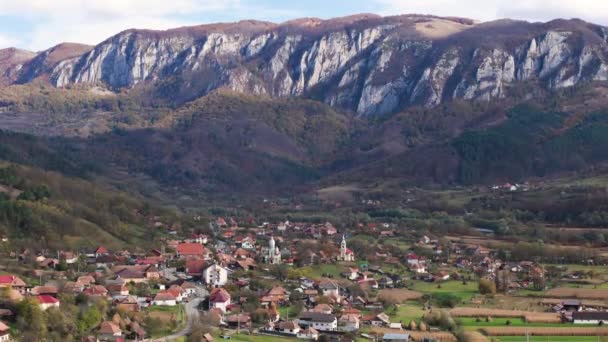 Flygfoto Över Staden Salciua Transsylvanien Med Berg Bakgrund — Stockvideo