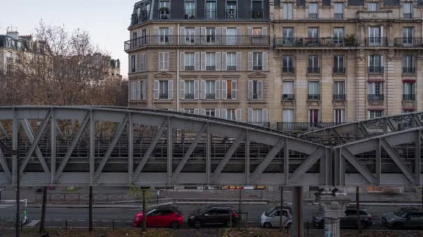 Metro Vonatok Elhaladó Régi Házak Boulevard Garibaldi Párizsban Franciaországban — Stock videók