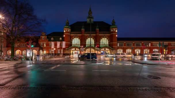 德国北部卢贝克中央车站的夜以继日的时间 在冬日的早晨拍的 — 图库视频影像
