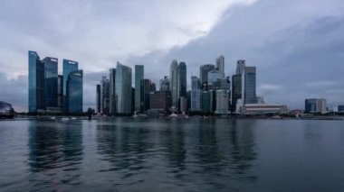 Marina Körfezi 'nden görülen Singapur Skyline' ın günbegün hızlandırılmış klibi