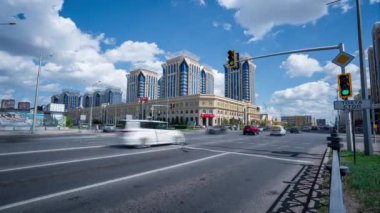 Astana, Kazakistan 'da trafik vardı. Bir zaman aşımı klibi