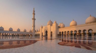 Güzel Şeyh Zayed Büyük Camii 'nin (Abu Dabi, Birleşik Arap Emirlikleri) altın saatinde zaman aşımına uğradı.