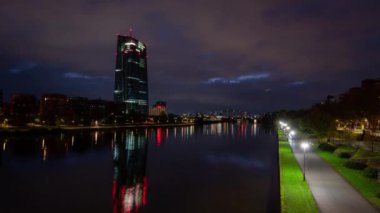 Almanya 'nın Frankfurt kentindeki Main River' da gün doğumunun zaman aşımına uğraması