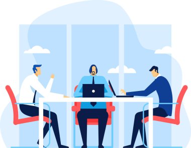 Ofis çalışanları dizüstü bilgisayarlar kullanıyor ve toplantı masasında projeleri tartışıyorlar, iş görevlerinde işbirliği yapıyorlar, fikir alışverişinde bulunuyorlar ve modern ofis alanında birlikte çalışıyorlar.