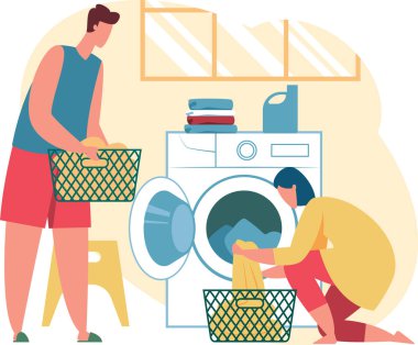 Kirli çamaşırlarla dolu sepeti taşıyan bir adam ve çamaşır makinesini çamaşır odasına dolduran bir kadın, günlük ev işlerini yapıyor.