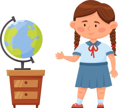 Üniformalı kız öğrenci örgülü ve kırmızı kurdeleli, çocuklar için bir coğrafya dersi sırasında ahşap bir okul çekmecesinde dururken gururla bir toprak küresini sergiliyor.