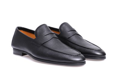 Güzel lüks ve rahat deri erkek ayakkabıları izole beyaz arka plan üzerinde