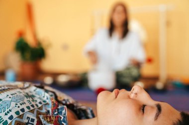 Tibet singing bowl ses terapisi