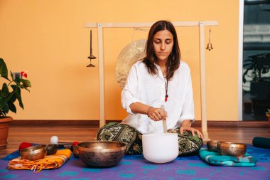 Tibet singing bowl ses terapisi