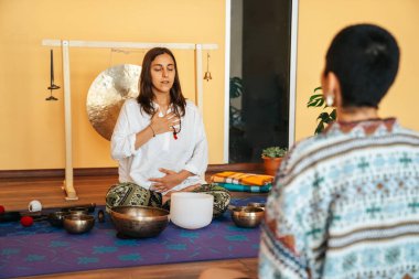 Tibet singing bowl ses terapisi