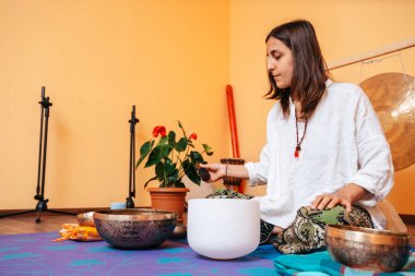 Tibet singing bowl ses terapisi