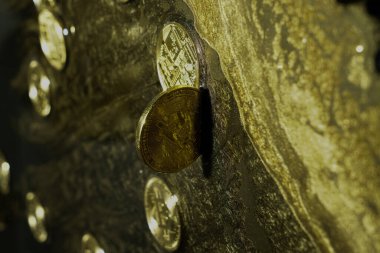 Siyah ve altın mermer dokulu arka plan