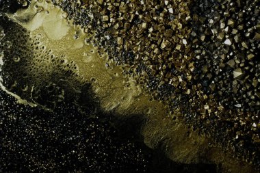 Siyah ve altın mermer dokulu arka plan