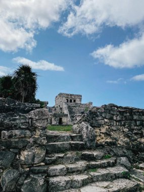 Tulum 'daki Tulum Kalıntıları Quintana Roo' daki Tulum Arkeolojik Bölgesi, Meksika 'daki Yucatan Yarımadası. Yüksek kalite fotoğraf