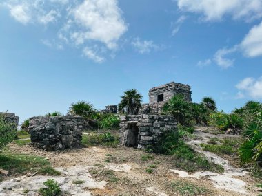 Tulum 'daki Tulum Kalıntıları Quintana Roo' daki Tulum Arkeolojik Bölgesi, Meksika 'daki Yucatan Yarımadası. Yüksek kalite fotoğraf