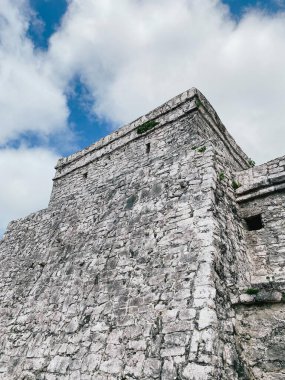Tulum 'daki Tulum Kalıntıları Quintana Roo' daki Tulum Arkeolojik Bölgesi, Meksika 'daki Yucatan Yarımadası. Yüksek kalite fotoğraf
