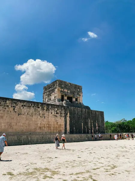 Antik top sahasında veya Chichen Itza 'da juego de pelota - Yucatan, Meksika.