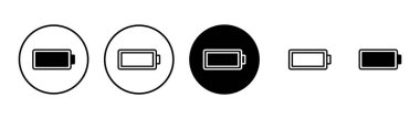 Batarya ikonu vektörü beyaz arkaplanda izole edildi. Batarya vektör simgesi. Şarj seviyesi. pil yükleme simgesi