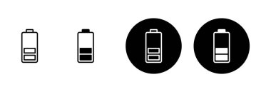 Batarya ikonu vektörü beyaz arkaplanda izole edildi. Batarya vektör simgesi. Şarj seviyesi. pil yükleme simgesi