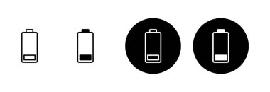 Batarya ikonu vektörü beyaz arkaplanda izole edildi. Batarya vektör simgesi. Şarj seviyesi. pil yükleme simgesi