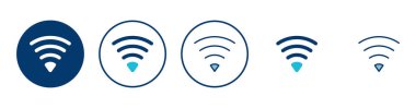 WIFI Simge vektörü beyaz arkaplanda izole edildi. Sinyal vektör simgesi. Kablosuz ve kablosuz ağ simgesi veya uzak internet erişimi için imza