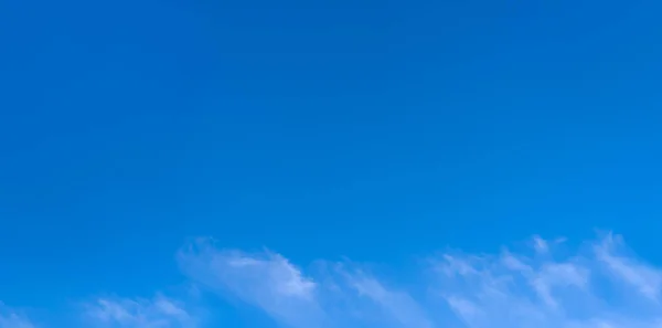 Cirrus Uncinus Dan Fibratus Diganti Dengan Langit Biru Malam Musim — Stok Foto