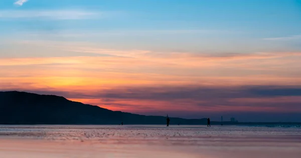 Sunset Sky Dengan Awan Atas Laut Pasir Pantai Malam Hari — Stok Foto