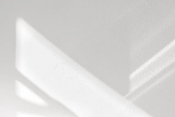 Latar Belakang Dinding Putih Tekstur Beton Dengan Shadow Diagonal Ruangan — Stok Foto