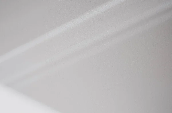 Tekstur Dinding Beton Dengan Efek Bayangan Cahaya Alami Pada Latar — Stok Foto