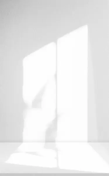 Latar Belakang Tembok Putih Studio Dengan Cahaya Bingkai Jendela Bayangan — Stok Foto