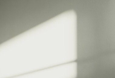 Yeşil Arkaplan, Işıklı Boş Stüdyo Beton Duvarı, Ürün için kaba yüzeyde pencere gölgesi, Bahar için güneş ışığı olan boş zemin çimento dokusu, Yaz Kozmetik afişi