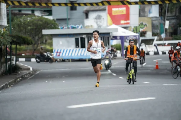 Yogyakarta Indonesia Octubre 2022 Participantes Que Corren Por Las Calles —  Fotos de Stock
