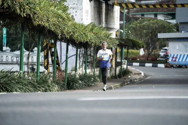 Yogyakarta Indonésie Října 2022 Účastníci Běhu Kteří Projíždějí Ulicemi Města — Stock fotografie