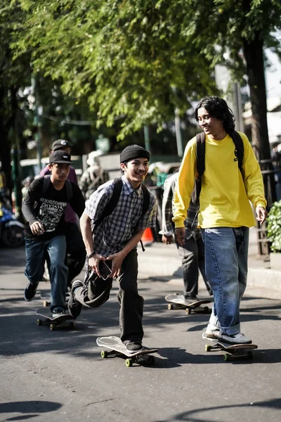 Skatistas Skatistas Reúnem Jogam Rua Estilo Livre Comemorando Dia Mundial — Fotografia de Stock