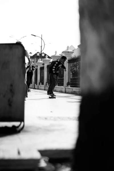 Skateboarders Skaters Komen Samen Spelen Straat Freestyle Ter Ere Van — Stockfoto
