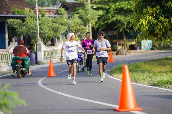 Participantes Corredores Maratona Jogja 42K Passam Uma Bela Rota Redor — Fotografia de Stock
