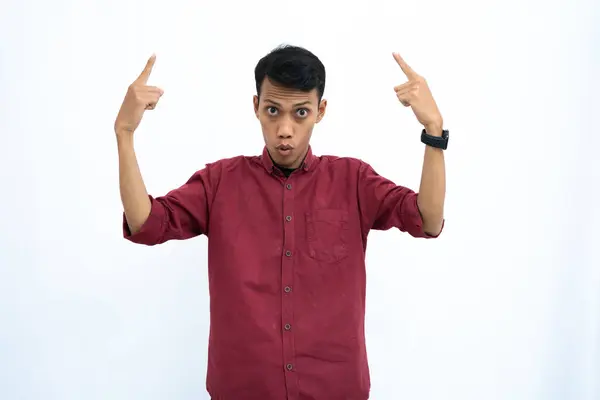 Asijský Muž Podnikatel Nebo Studentský Koncept Červené Ležérní Košili Ukazující — Stock fotografie