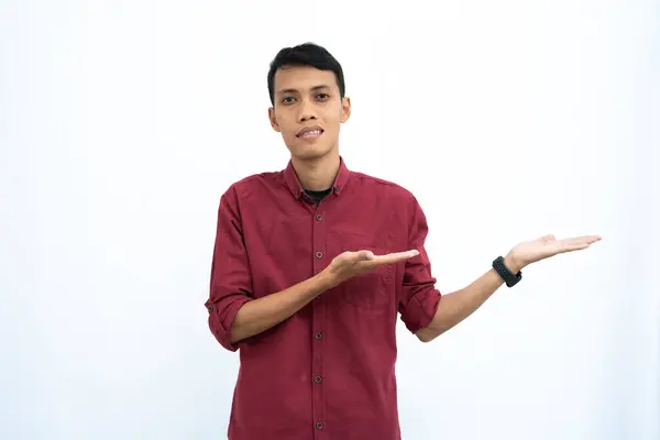 Asiatisk Mand Forretningsmand Eller Studenterkoncept Iført Rød Afslappet Skjorte Poserer - Stock-foto
